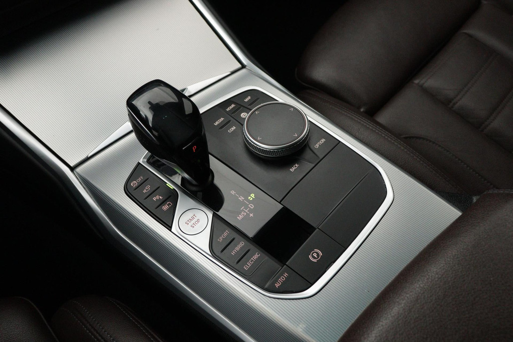 
BMW 3 Serie Touring 330e eDrive M-sport Edition(NL-auto,1e eig, Dealer OnderH, 360 Camera, Carplay, StoelV, Trekhaak, Etc) vol									