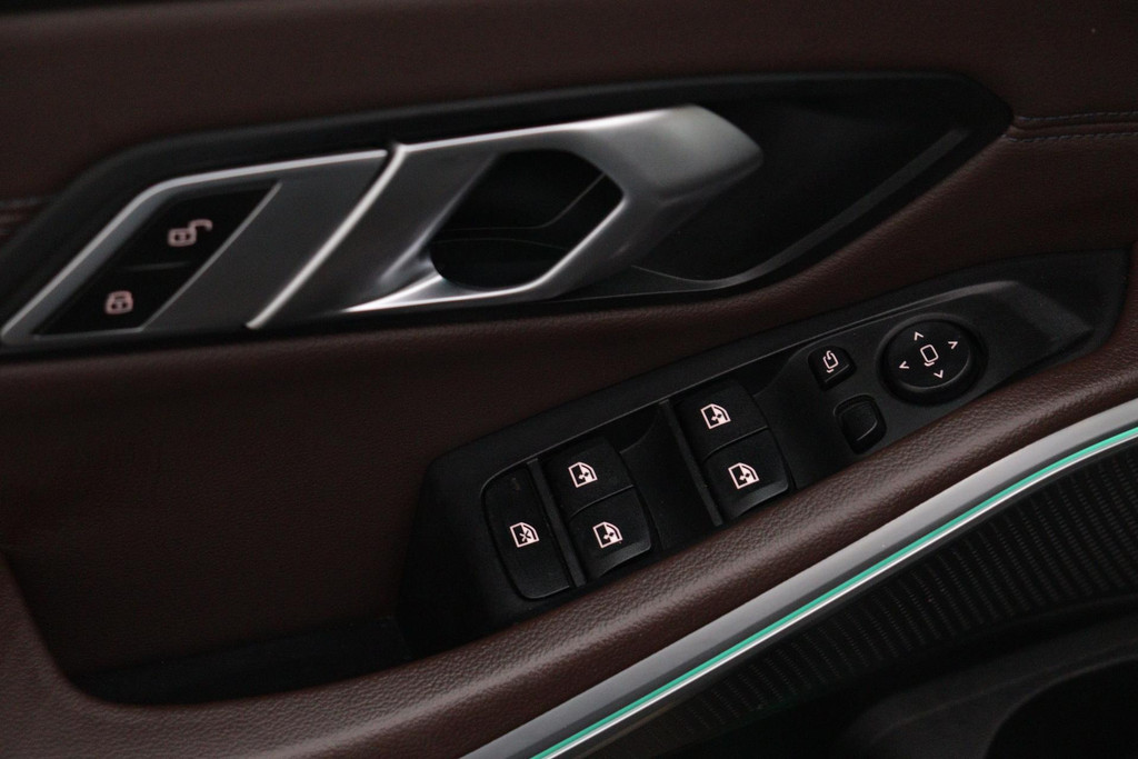 
BMW 3 Serie Touring 330e eDrive M-sport Edition(NL-auto,1e eig, Dealer OnderH, 360 Camera, Carplay, StoelV, Trekhaak, Etc) vol									