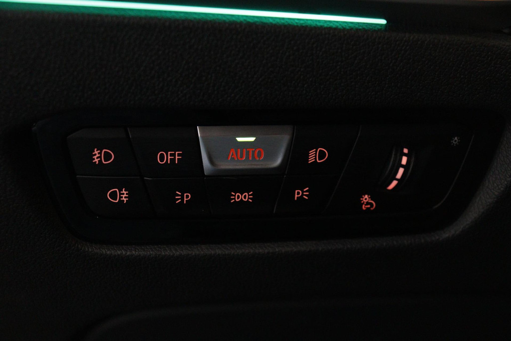 
BMW 3 Serie Touring 330e eDrive M-sport Edition(NL-auto,1e eig, Dealer OnderH, 360 Camera, Carplay, StoelV, Trekhaak, Etc) vol									