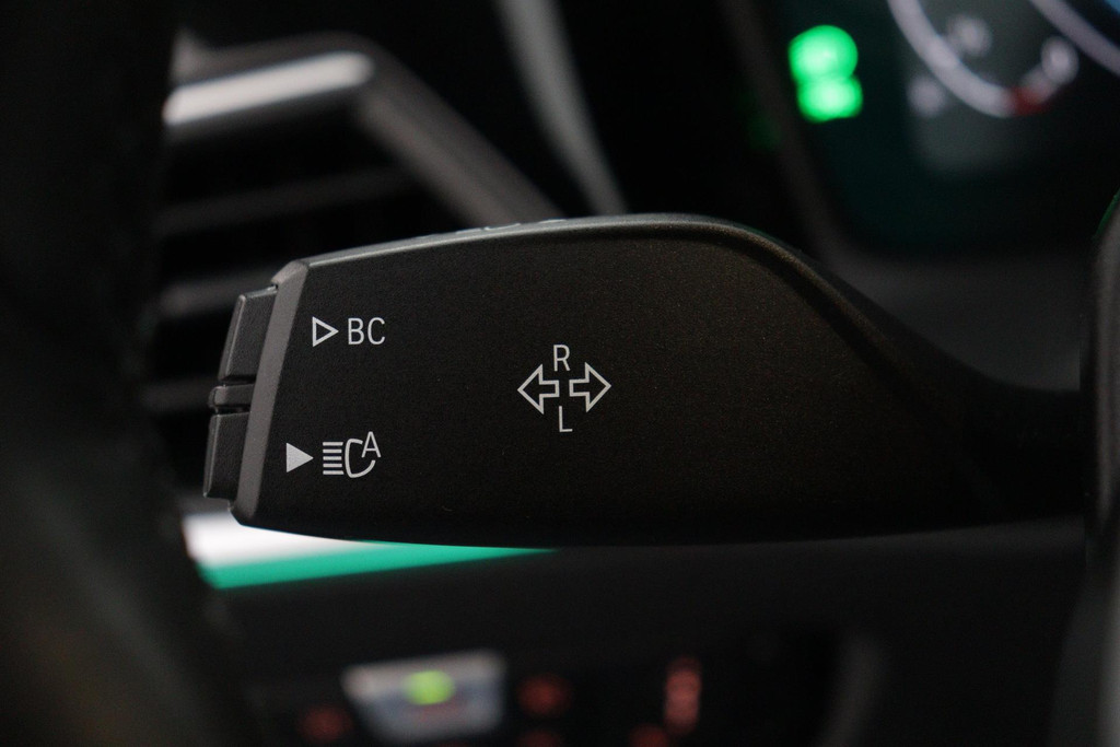 
BMW 3 Serie Touring 330e eDrive M-sport Edition(NL-auto,1e eig, Dealer OnderH, 360 Camera, Carplay, StoelV, Trekhaak, Etc) vol									