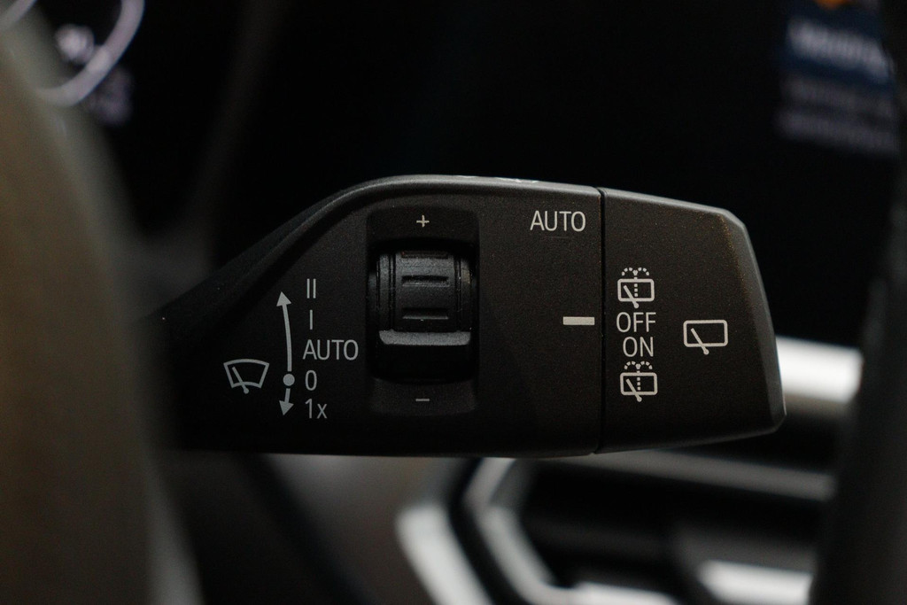 
BMW 3 Serie Touring 330e eDrive M-sport Edition(NL-auto,1e eig, Dealer OnderH, 360 Camera, Carplay, StoelV, Trekhaak, Etc) vol									