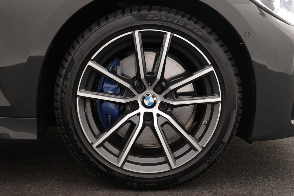 
BMW 3 Serie Touring 330e eDrive M-sport Edition(NL-auto,1e eig, Dealer OnderH, 360 Camera, Carplay, StoelV, Trekhaak, Etc) vol									