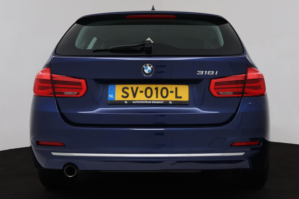 
BMW 3 Serie Touring 318i Luxury Edition (CRUISE CONTROL, NAVIGATIE, PARKEERSENSOREN, STOELVERWARMING, NL-AUTO) vol									