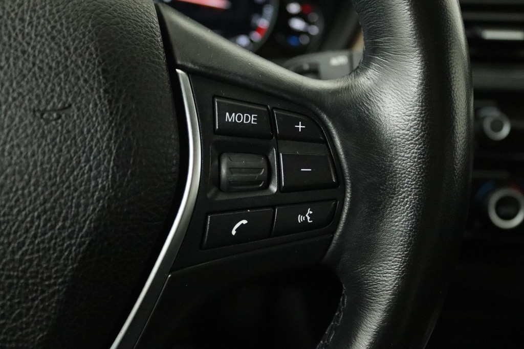 
BMW 3 Serie Touring 318i Luxury Edition (CRUISE CONTROL, NAVIGATIE, PARKEERSENSOREN, STOELVERWARMING, NL-AUTO) vol									