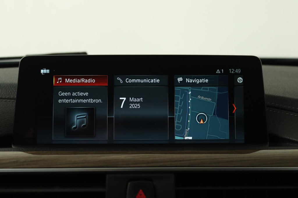 
BMW 3 Serie Touring 318i Luxury Edition (CRUISE CONTROL, NAVIGATIE, PARKEERSENSOREN, STOELVERWARMING, NL-AUTO) vol									