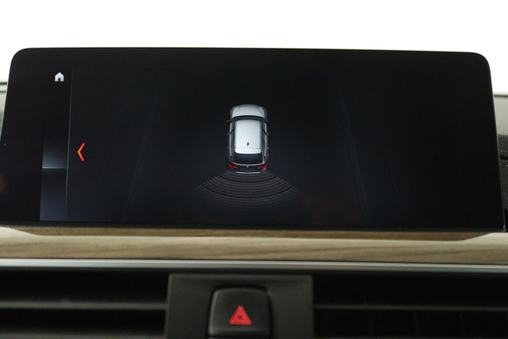 
BMW 3 Serie Touring 318i Luxury Edition (CRUISE CONTROL, NAVIGATIE, PARKEERSENSOREN, STOELVERWARMING, NL-AUTO) vol									