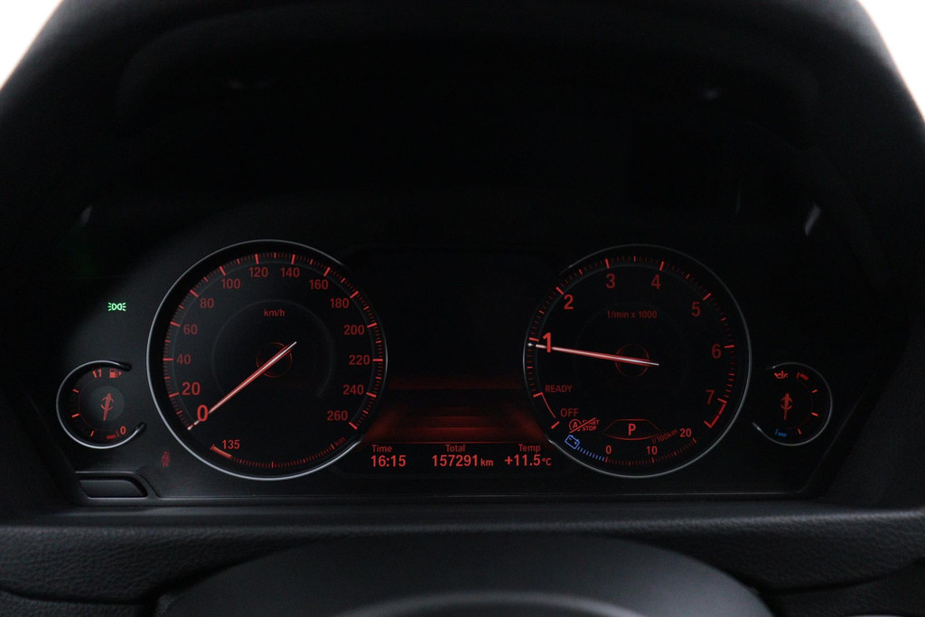 
BMW 3 Serie Touring 318i M Sport Corporate Lease Automaat (PANODAK, CAMERA, NAVIGATIE, STOELV, PDC, NL-AUTO, DEALER ONDERHOUDEN) vol									