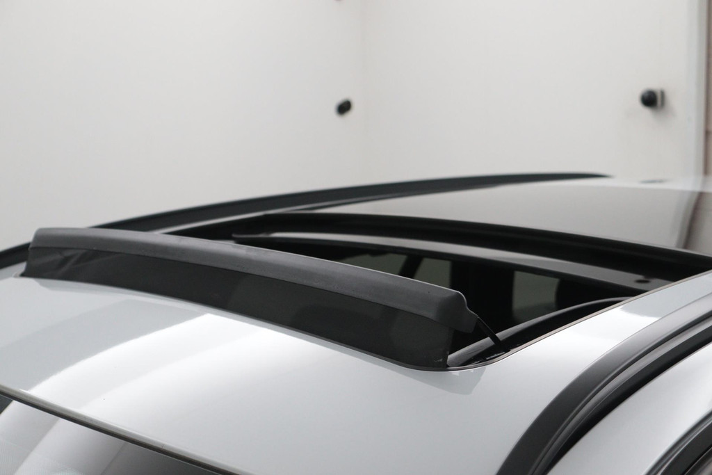 
BMW 3 Serie Touring 318i M Sport Corporate Lease Automaat (PANODAK, CAMERA, NAVIGATIE, STOELV, PDC, NL-AUTO, DEALER ONDERHOUDEN) vol									