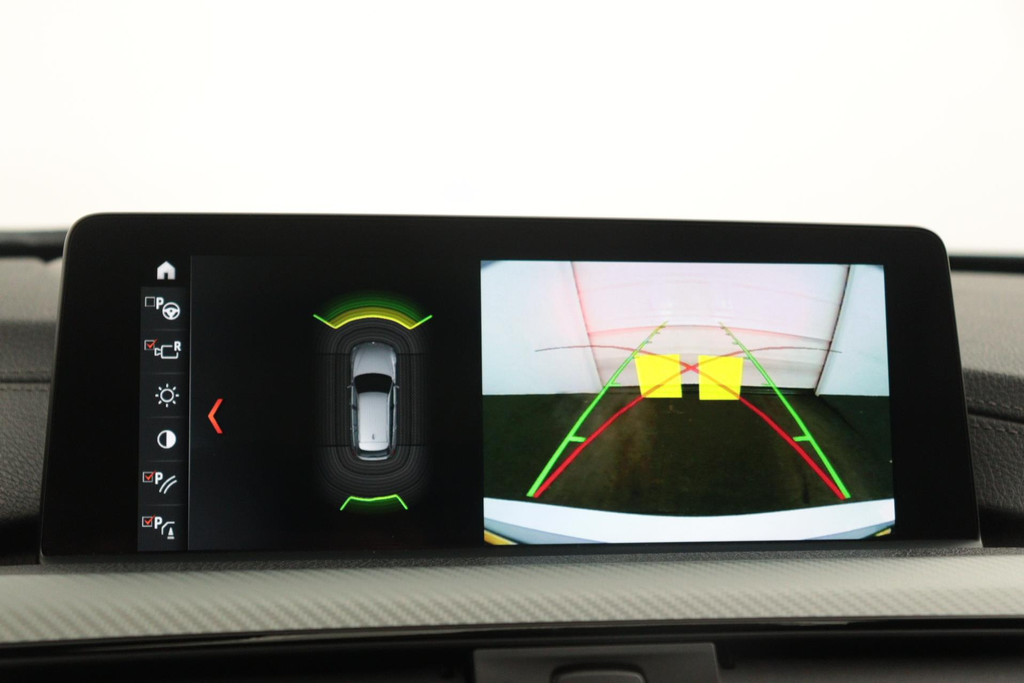 
BMW 3 Serie Touring 318i M Sport Corporate Lease Automaat (PANODAK, CAMERA, NAVIGATIE, STOELV, PDC, NL-AUTO, DEALER ONDERHOUDEN) vol									