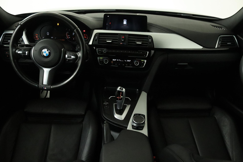 
BMW 3 Serie Touring 318i M Sport Corporate Lease Automaat (VIRTUAL, TREKHAAK, STOELV, CLIMATE, NL-AUTO, DEALER ONDERHOUDEN) vol									