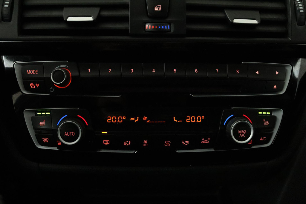 
BMW 3 Serie Touring 318i M Sport Corporate Lease Automaat (VIRTUAL, TREKHAAK, STOELV, CLIMATE, NL-AUTO, DEALER ONDERHOUDEN) vol									