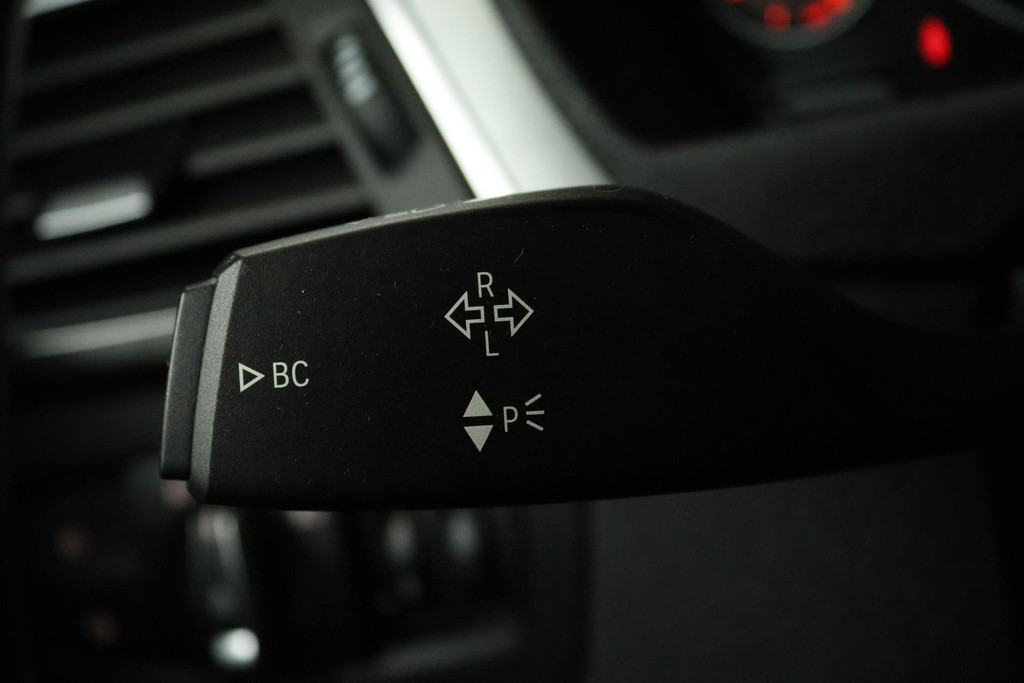 
BMW 3 Serie Touring 318i M Sport Corporate Lease Automaat (VIRTUAL, TREKHAAK, STOELV, CLIMATE, NL-AUTO, DEALER ONDERHOUDEN) vol									