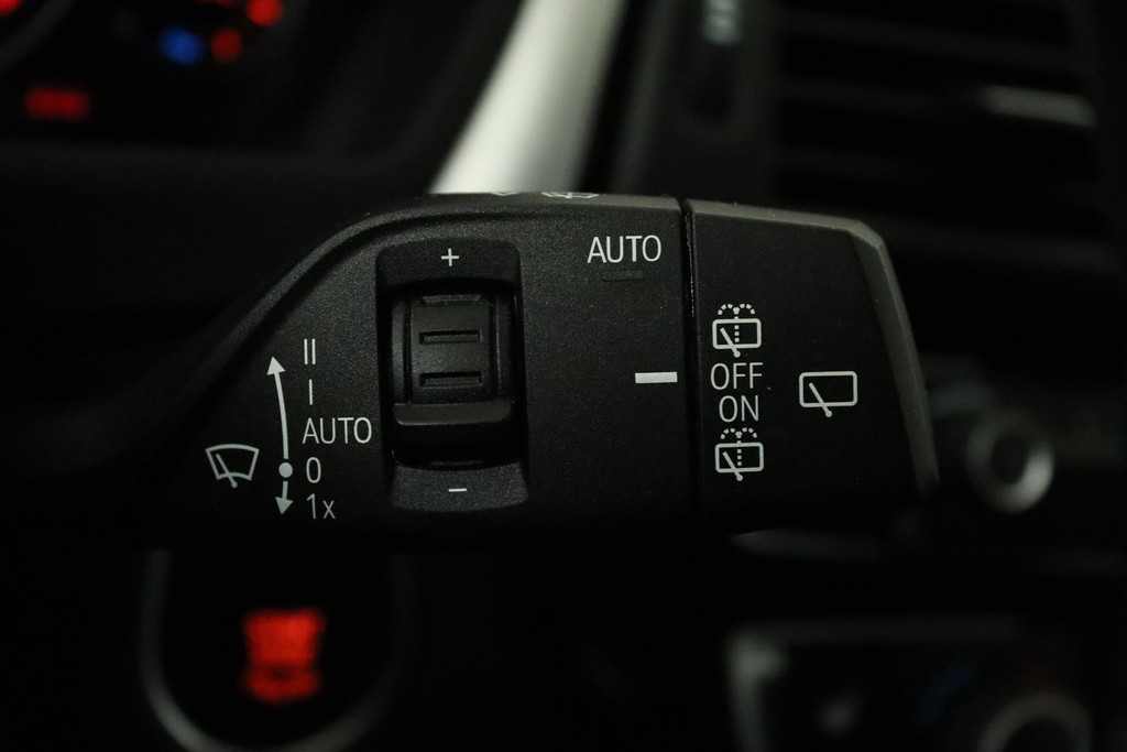 
BMW 3 Serie Touring 318i M Sport Corporate Lease Automaat (VIRTUAL, TREKHAAK, STOELV, CLIMATE, NL-AUTO, DEALER ONDERHOUDEN) vol									