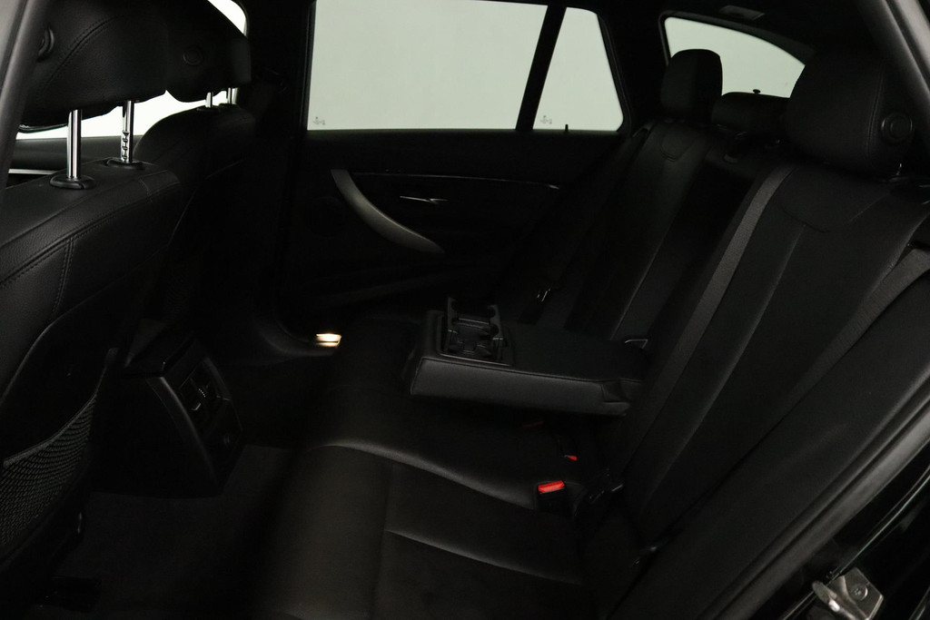 
BMW 3 Serie Touring 318i M Sport Corporate Lease Automaat (VIRTUAL, TREKHAAK, STOELV, CLIMATE, NL-AUTO, DEALER ONDERHOUDEN) vol									