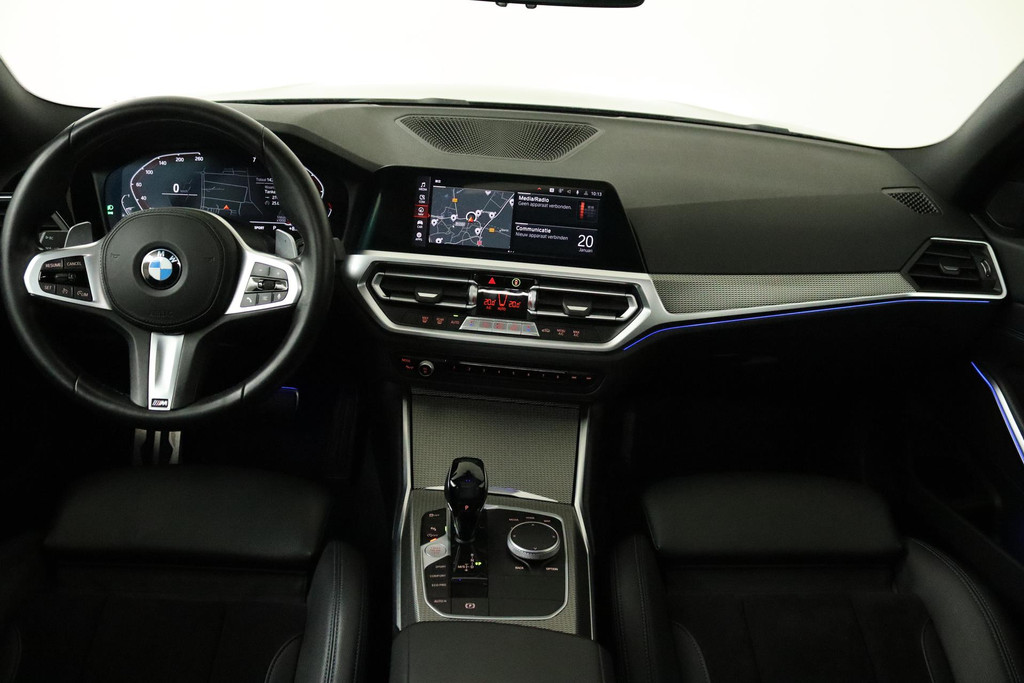 
BMW 3 Serie 318i Executive Edition Automaat (PANORAMADAK, NAVIGATIE, PDC, CAMERA, SFEERV, CRUISE, NL-AUTO, DEALER ONDERHOUDEN) vol									