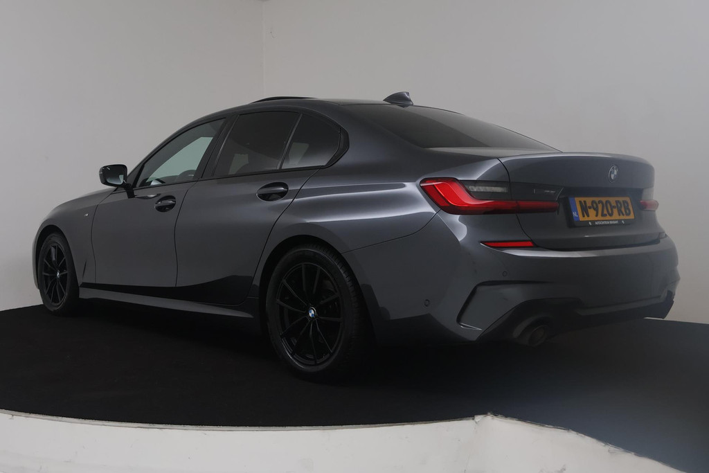 
BMW 3 Serie 318i Executive Edition Automaat (PANORAMADAK, NAVIGATIE, PDC, CAMERA, SFEERV, CRUISE, NL-AUTO, DEALER ONDERHOUDEN) vol									