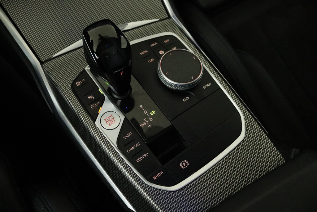 
BMW 3 Serie 318i Executive Edition Automaat (PANORAMADAK, NAVIGATIE, PDC, CAMERA, SFEERV, CRUISE, NL-AUTO, DEALER ONDERHOUDEN) vol									