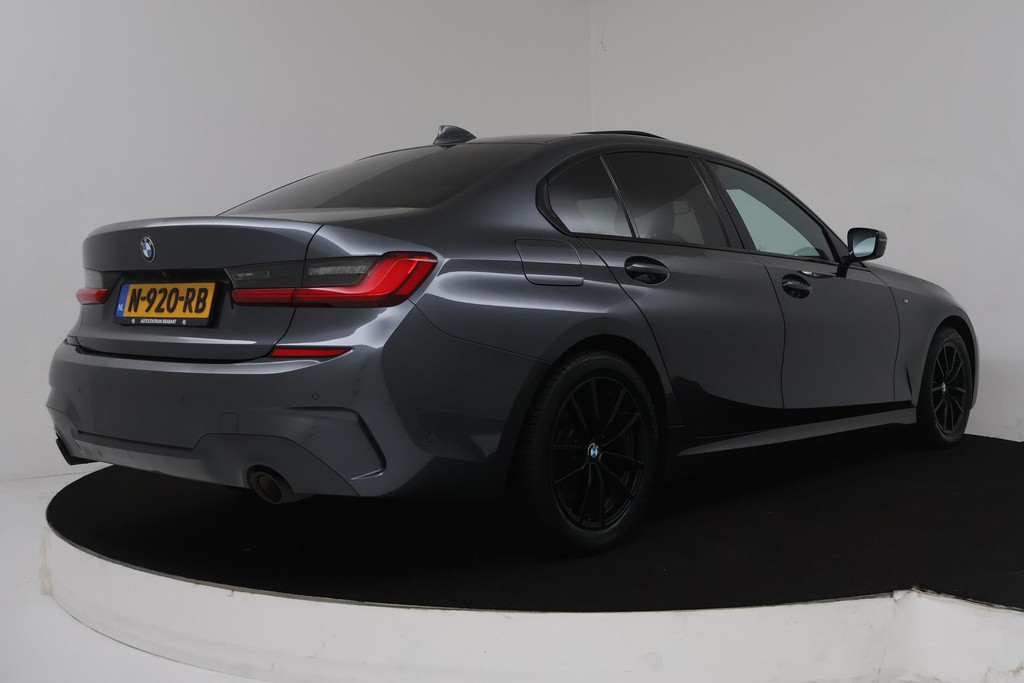 
BMW 3 Serie 318i Executive Edition Automaat (PANORAMADAK, NAVIGATIE, PDC, CAMERA, SFEERV, CRUISE, NL-AUTO, DEALER ONDERHOUDEN) vol									