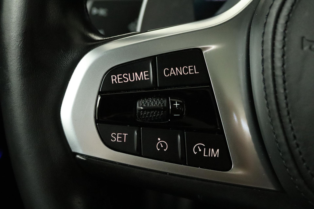 
BMW 3 Serie 318i Executive Edition Automaat (PANORAMADAK, NAVIGATIE, PDC, CAMERA, SFEERV, CRUISE, NL-AUTO, DEALER ONDERHOUDEN) vol									