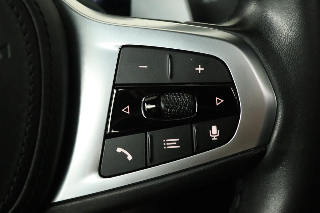 
BMW 3 Serie 318i Executive Edition Automaat (PANORAMADAK, NAVIGATIE, PDC, CAMERA, SFEERV, CRUISE, NL-AUTO, DEALER ONDERHOUDEN) vol									