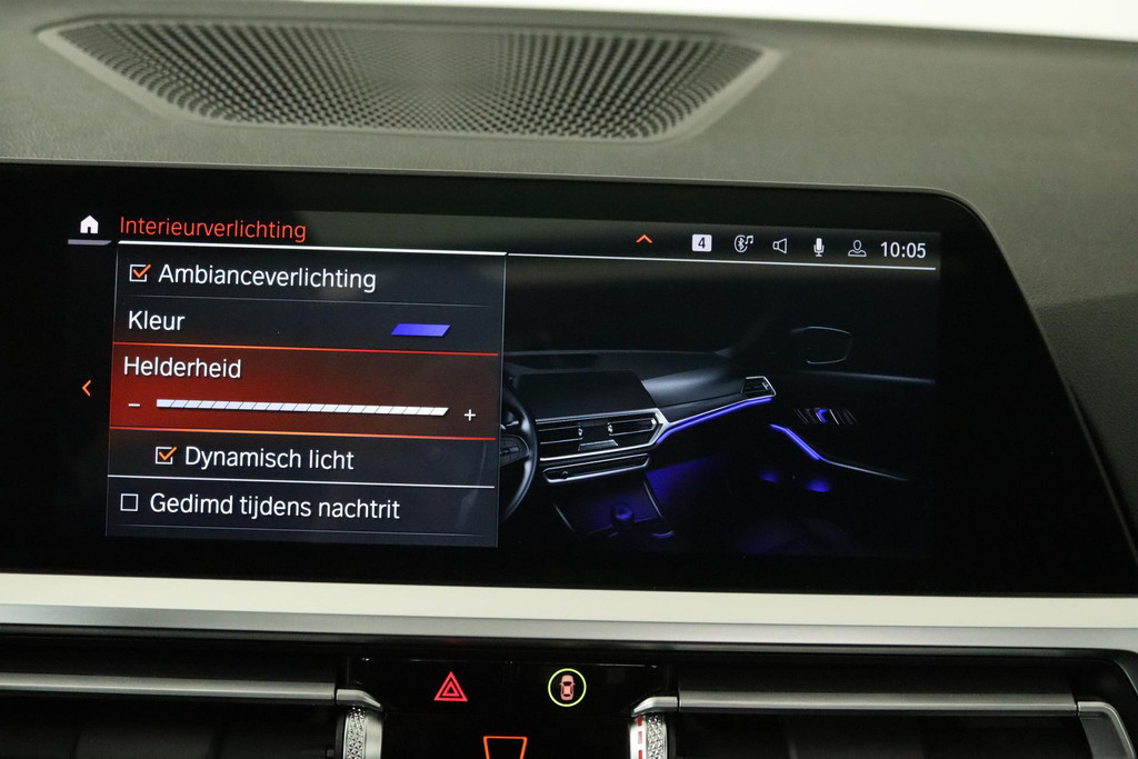 
BMW 3 Serie 318i Executive Edition Automaat (PANORAMADAK, NAVIGATIE, PDC, CAMERA, SFEERV, CRUISE, NL-AUTO, DEALER ONDERHOUDEN) vol									