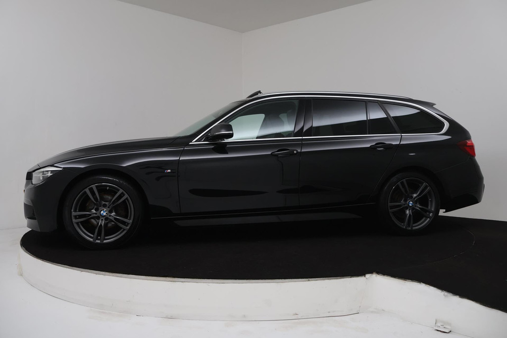 
BMW 3 Serie Touring 320i Edition M Sport Shadow High Executive (PANORAMADAK, NAVIGATIE, VIRTUAL, STOELV, LEDER, CRUISE, NL-AUTO) vol									