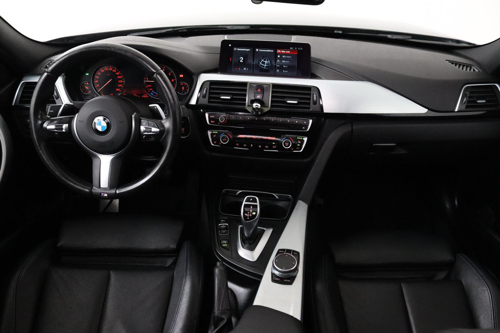 
BMW 3 Serie Touring 320i Edition M Sport Shadow High Executive (PANORAMADAK, NAVIGATIE, VIRTUAL, STOELV, LEDER, CRUISE, NL-AUTO) vol									