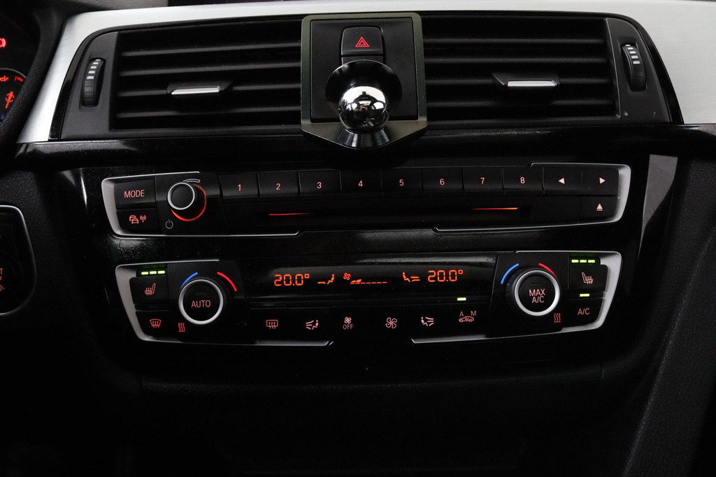 
BMW 3 Serie Touring 320i Edition M Sport Shadow High Executive (PANORAMADAK, NAVIGATIE, VIRTUAL, STOELV, LEDER, CRUISE, NL-AUTO) vol									