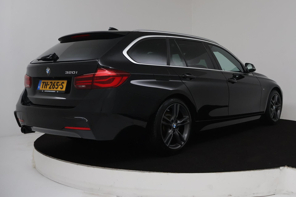 
BMW 3 Serie Touring 320i Edition M Sport Shadow High Executive (PANORAMADAK, NAVIGATIE, VIRTUAL, STOELV, LEDER, CRUISE, NL-AUTO) vol									