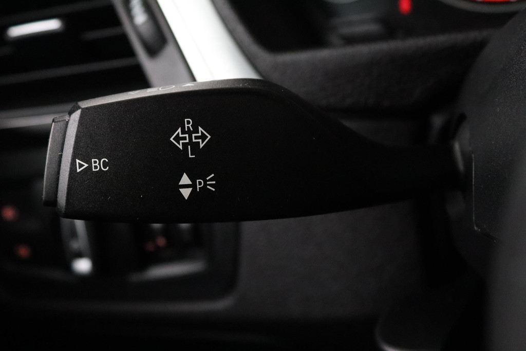 
BMW 3 Serie Touring 320i Edition M Sport Shadow High Executive (PANORAMADAK, NAVIGATIE, VIRTUAL, STOELV, LEDER, CRUISE, NL-AUTO) vol									