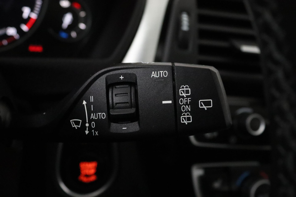 
BMW 3 Serie Touring 320i Edition M Sport Shadow High Executive (PANORAMADAK, NAVIGATIE, VIRTUAL, STOELV, LEDER, CRUISE, NL-AUTO) vol									