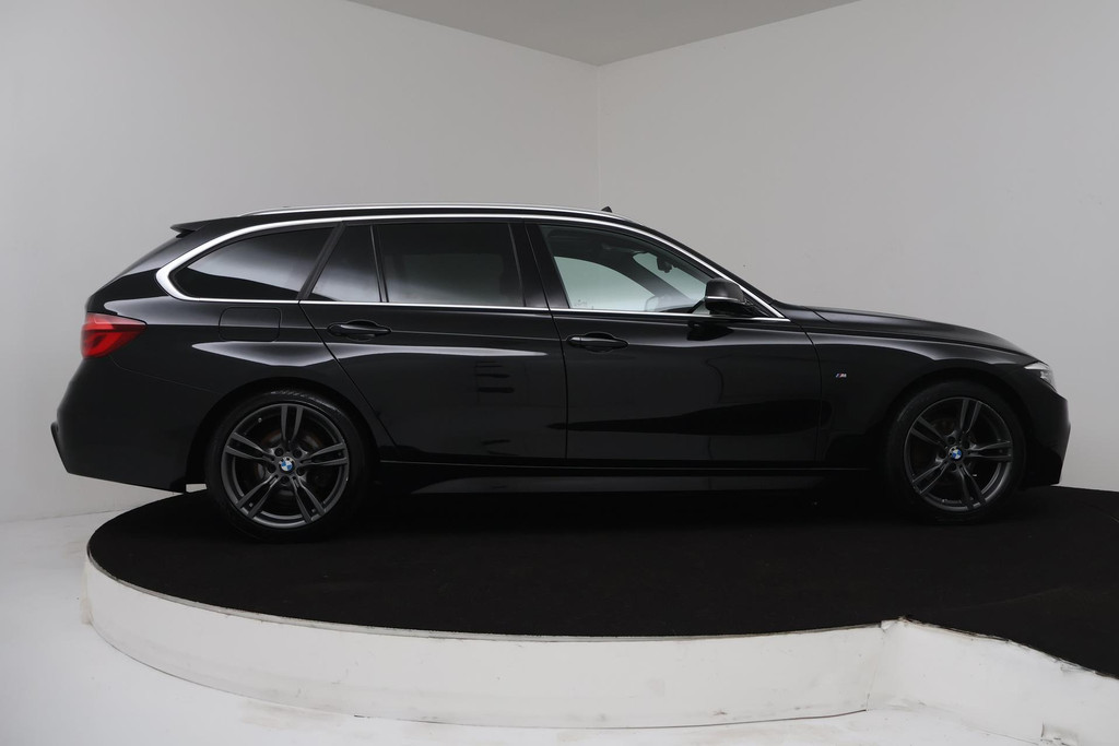 
BMW 3 Serie Touring 320i Edition M Sport Shadow High Executive (PANORAMADAK, NAVIGATIE, VIRTUAL, STOELV, LEDER, CRUISE, NL-AUTO) vol									