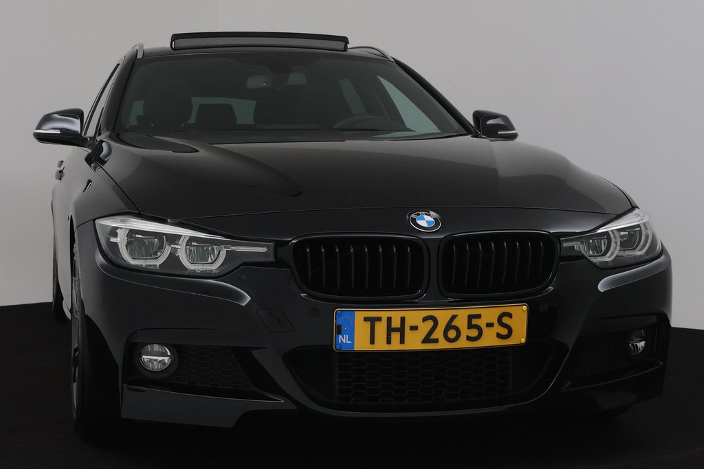 
BMW 3 Serie Touring 320i Edition M Sport Shadow High Executive (PANORAMADAK, NAVIGATIE, VIRTUAL, STOELV, LEDER, CRUISE, NL-AUTO) vol									