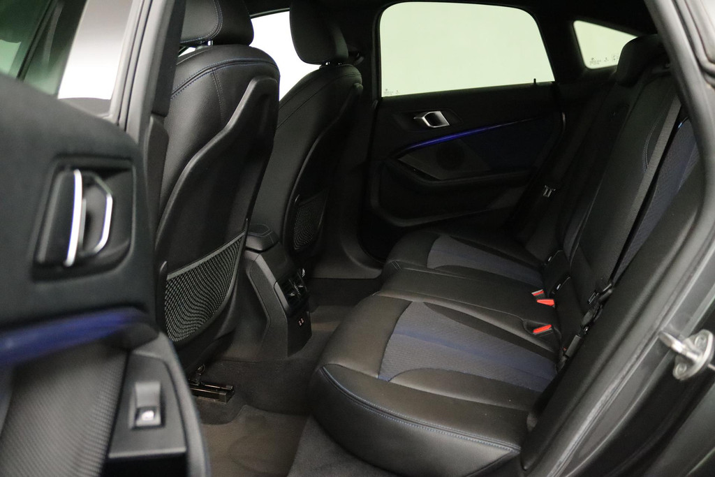 
BMW 2 Serie Gran Coupé 218i Executive Edition (PARKEERSENSOREN, CRUISE CONTROL, NAVIGATIE, NL-AUTO, DEALER ONDERHOUDEN) vol									