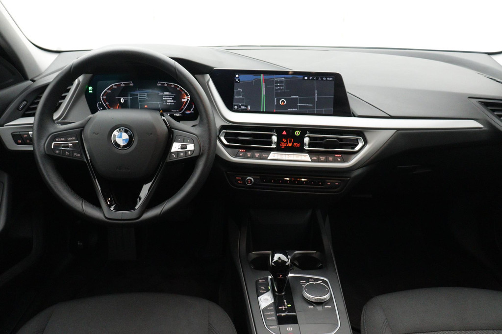 
BMW 1-serie 116i Business Edition Plus(Fabrieksgarantie, Carplay, StoelV, Parkeersensoren, Cruise Con, Etc) vol									