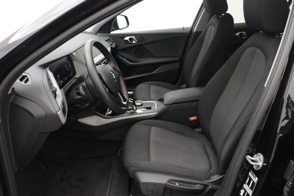 
BMW 1-serie 116i Business Edition Plus(Fabrieksgarantie, Carplay, StoelV, Parkeersensoren, Cruise Con, Etc) vol									