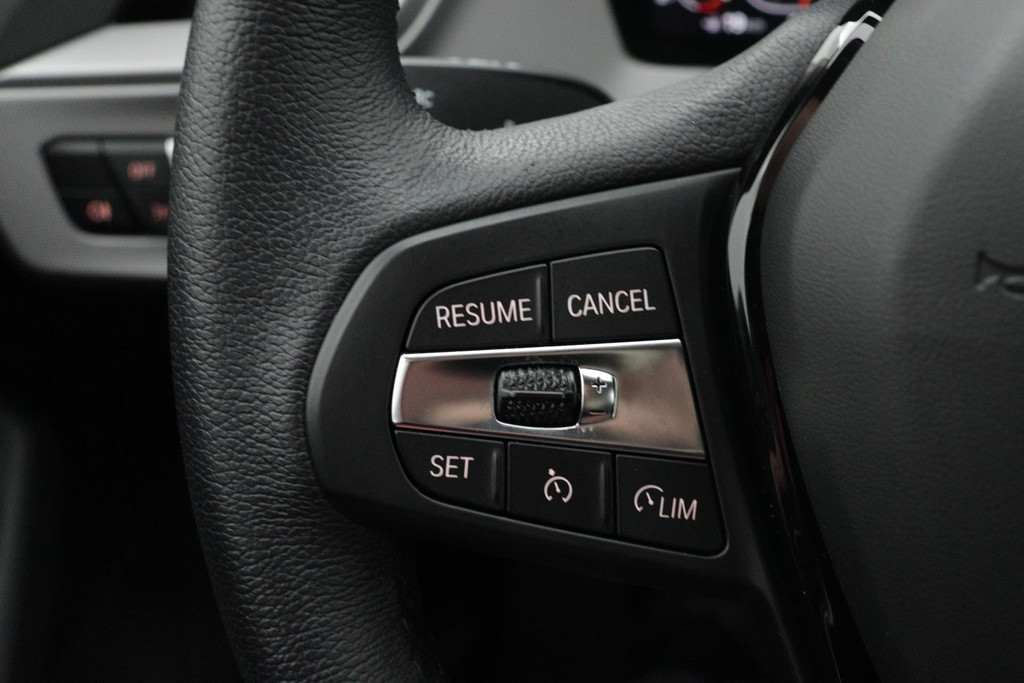 
BMW 1-serie 116i Business Edition Plus(Fabrieksgarantie, Carplay, StoelV, Parkeersensoren, Cruise Con, Etc) vol									