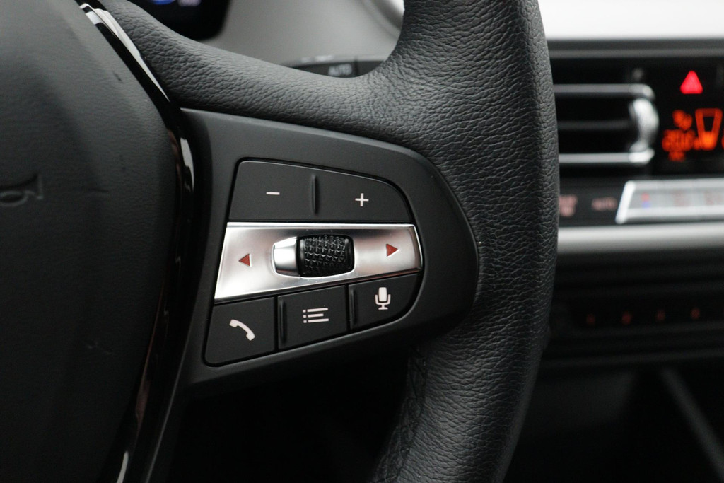 
BMW 1-serie 116i Business Edition Plus(Fabrieksgarantie, Carplay, StoelV, Parkeersensoren, Cruise Con, Etc) vol									