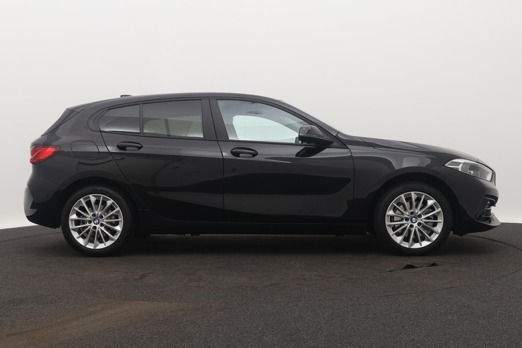 
BMW 1-serie 116i Business Edition Plus(Fabrieksgarantie, Carplay, StoelV, Parkeersensoren, Cruise Con, Etc) vol									
