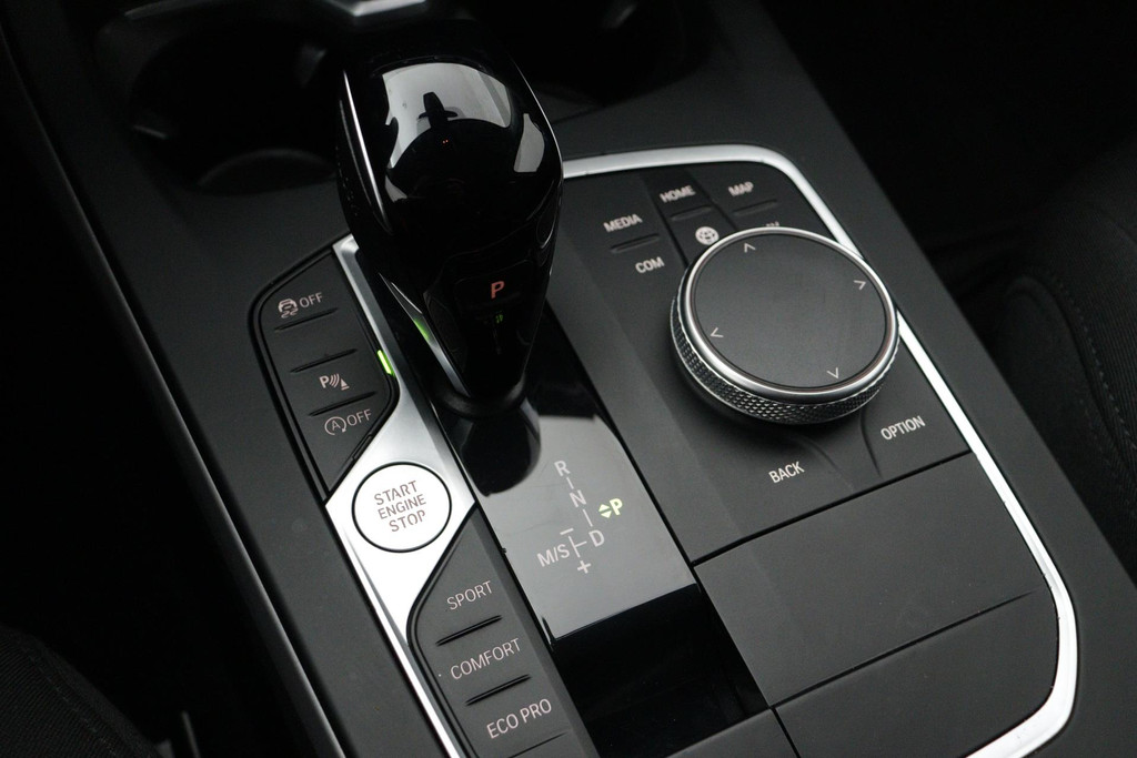 
BMW 1-serie 116i Business Edition Plus(Fabrieksgarantie, Carplay, StoelV, Parkeersensoren, Cruise Con, Etc) vol									