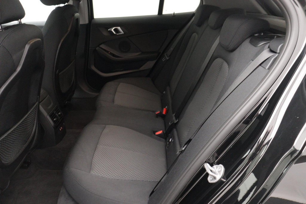 
BMW 1-serie 116i Business Edition Plus(Fabrieksgarantie, Carplay, StoelV, Parkeersensoren, Cruise Con, Etc) vol									