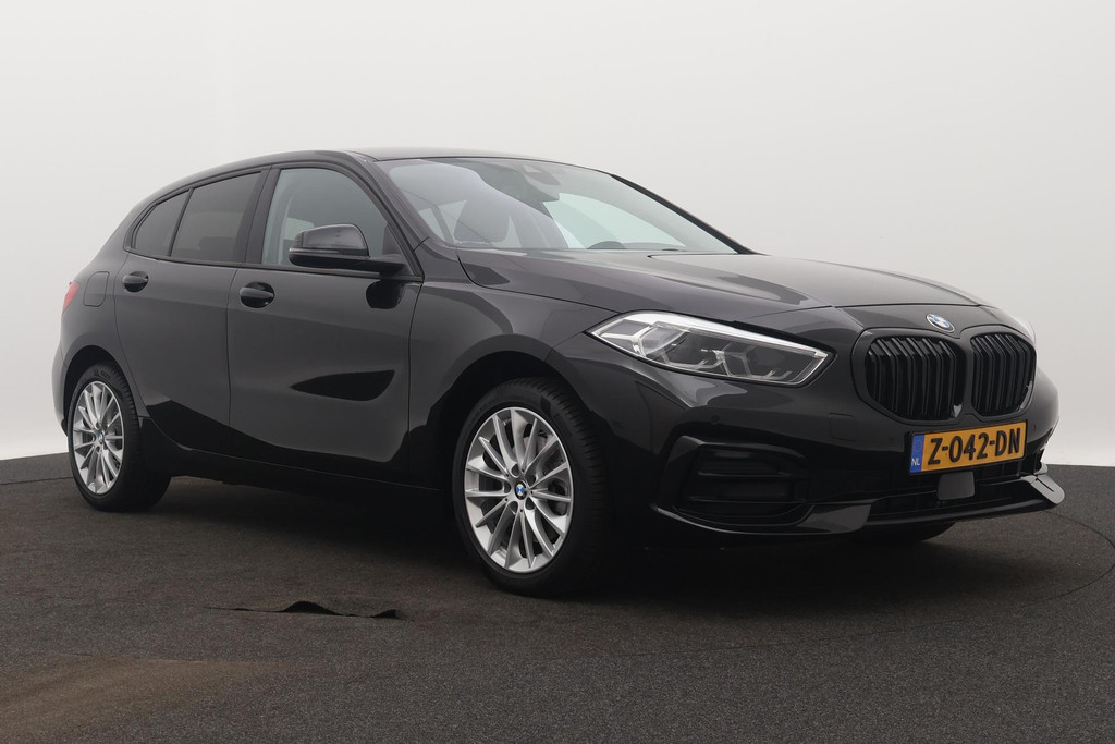
BMW 1-serie 116i Business Edition Plus(Fabrieksgarantie, Carplay, StoelV, Parkeersensoren, Cruise Con, Etc) vol									