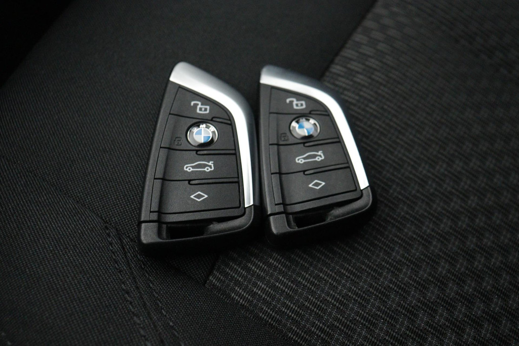 
BMW 1-serie 116i Business Edition Plus(Fabrieksgarantie, Carplay, StoelV, Parkeersensoren, Cruise Con, Etc) vol									