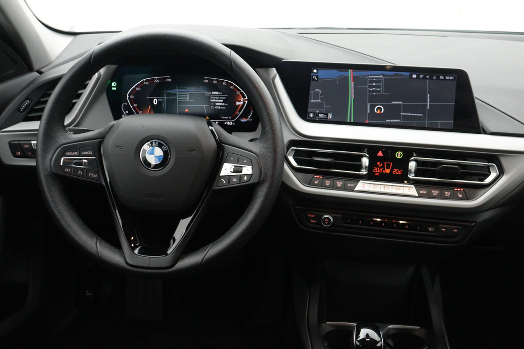 
BMW 1-serie 116i Business Edition Plus(Fabrieksgarantie, Carplay, StoelV, Parkeersensoren, Cruise Con, Etc) vol									