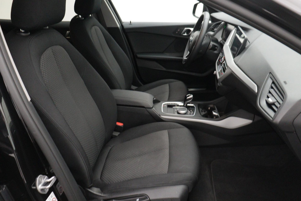 
BMW 1-serie 116i Business Edition Plus(Fabrieksgarantie, Carplay, StoelV, Parkeersensoren, Cruise Con, Etc) vol									