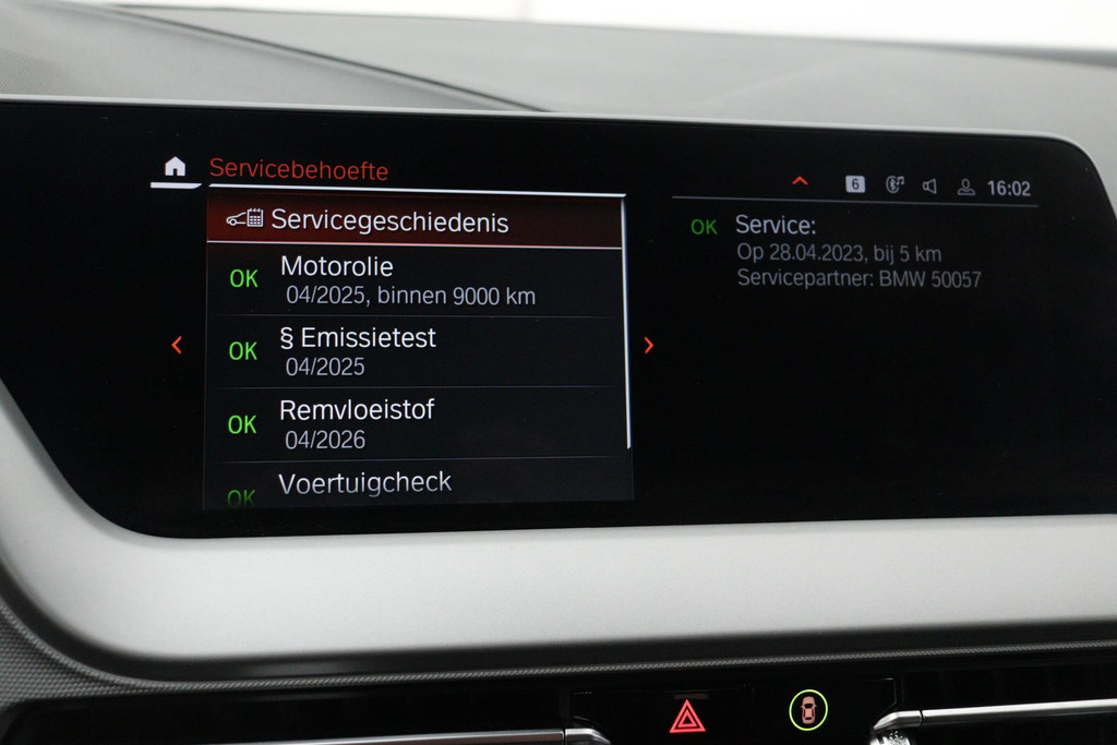 
BMW 1-serie 116i Business Edition Plus(Fabrieksgarantie, Carplay, StoelV, Parkeersensoren, Cruise Con, Etc) vol									