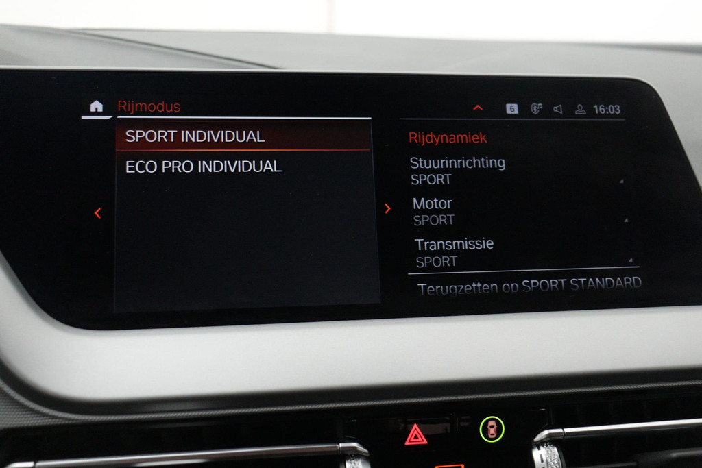 
BMW 1-serie 116i Business Edition Plus(Fabrieksgarantie, Carplay, StoelV, Parkeersensoren, Cruise Con, Etc) vol									