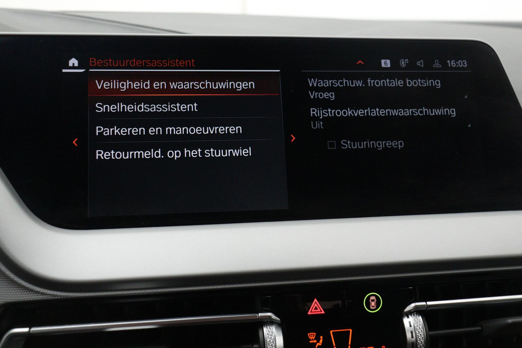 
BMW 1-serie 116i Business Edition Plus(Fabrieksgarantie, Carplay, StoelV, Parkeersensoren, Cruise Con, Etc) vol									