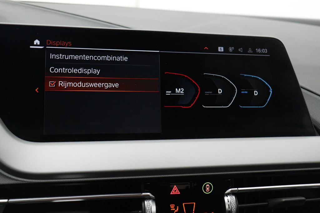 
BMW 1-serie 116i Business Edition Plus(Fabrieksgarantie, Carplay, StoelV, Parkeersensoren, Cruise Con, Etc) vol									