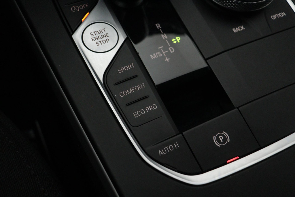 
BMW 1-serie 116i Business Edition Plus(Fabrieksgarantie, Carplay, StoelV, Parkeersensoren, Cruise Con, Etc) vol									